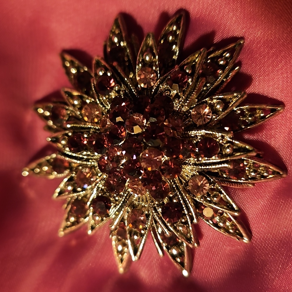 Vintage purple rhinestone brooch - Picture 5 of 5